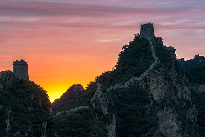 ชมวิวพระอาทิตย์ขึ้นและตกที่กำแพงเมืองจีน