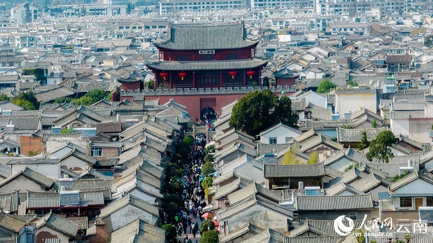 เทศกาลอาหารริมทางที่ยูนนานทางตะวันตกเฉียงใต้ของจีนดึงนักกินมหาศาล