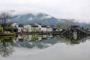 หมู่บ้านโบราณหวงซาน: ทิวทัศน์หลังฝนตกสวยงามดั่งภาพวาด