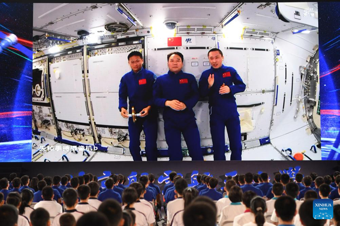 กิจกรรมถ่ายทอดสด “ชั้นเรียนอวกาศจีน” ครั้งที่ 4 ประสบความสำเร็จงดงาม