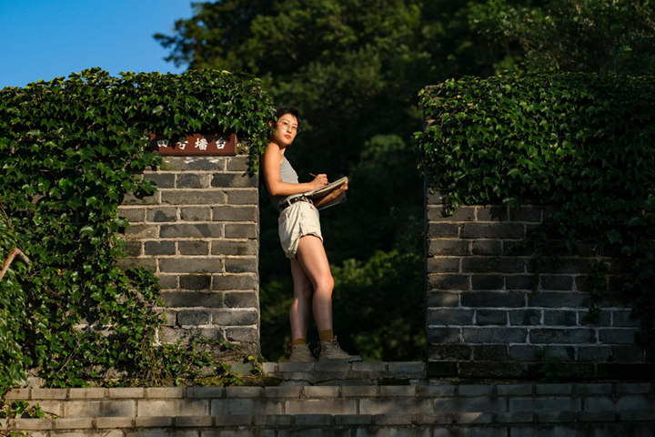นักวาดภาพประกอบกระตุ้นให้ผู้คนสนใจกำแพงเมืองจีนผ่านภาพวาดที่น่าดึงดูดใจ