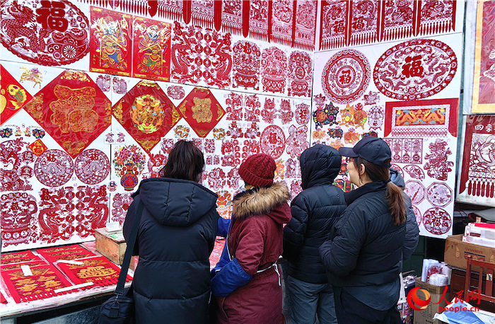 ตลาดในเทียนจินเริ่มขายของต้อนรับเทศกาลตรุษจีน