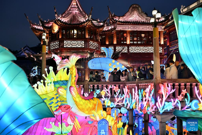 ประมวลภาพ: สวนอวี้หยวนในเซี่ยงไฮ้ โชว์โคมไฟต้อนรับเทศกาลตรุษจีน