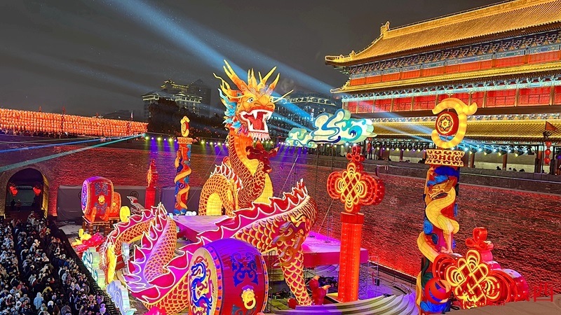 เปิดฉากการแสดงโคมไฟอันยิ่งใหญ่ ฉลองเทศกาลตรุษจีนในเมืองซีอาน