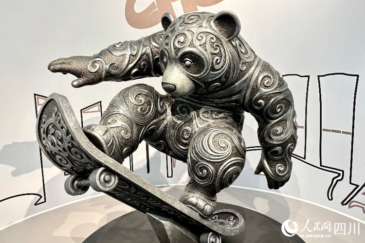 นิทรรศการศิลปะแพนดายักษ์ในเมืองเฉิงตูเปิดให้เข้าชมที่อุทยานนิเวศเป่ยหู