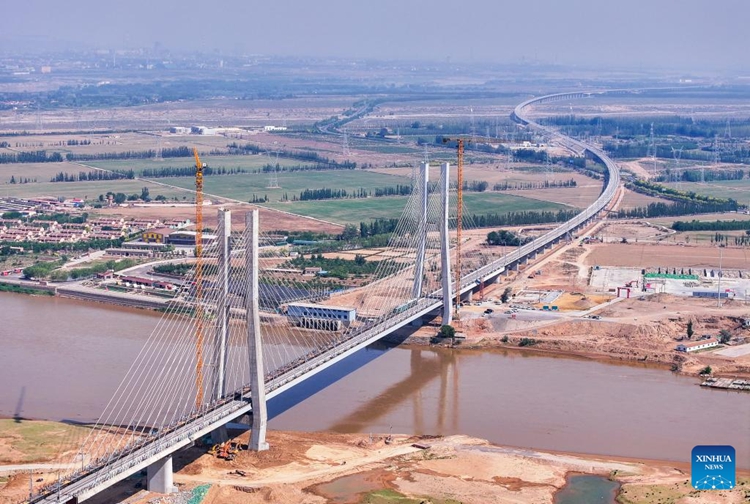 โครงการรถไฟความเร็วสูงเป่าโถว-อิ๋นชวนเฟสการวางรางที่มองโกเลียในเสร็จสิ้นแล้ว