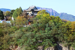 สีสันฤดูใบไม้ร่วงปกคลุมพื้นที่ชมวิวภูเขาคงถงในมณฑลกานซู่ ทางตะวันตกเฉียงเหนือของจีน