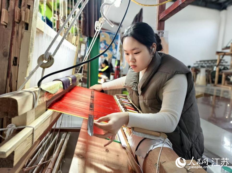 ผ้าไหมหยุนจิ่นได้รับการสืบทอดอย่างดีในมณฑลเจียงซู ทางตะวันออกของจีน