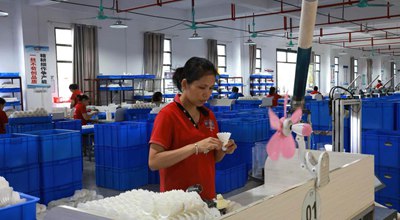 สินค้ากีฬาที่ผลิตในมณฑลกุ้ยโจวและมณฑลฝูเจี้ยนส่งออกไปทั่วโลก