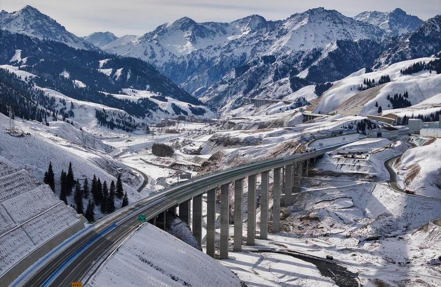 อุโมงค์ทางด่วนที่ยาวที่สุดในโลกเปิดให้บริการแล้วในซินเจียง