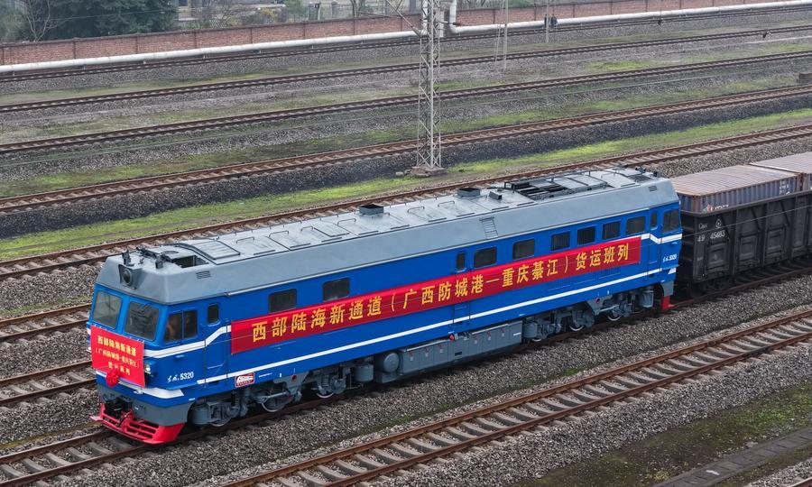 ปริมาณสินค้าขนส่งผ่านเส้นทางการค้าสำคัญของจีนสูงเป็นประวัติการณ์ในปี 2568