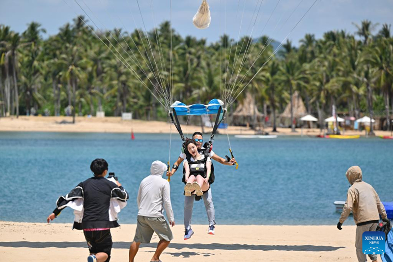 การท่องเที่ยวของไห่หนานยังคงเฟื่องฟูอย่างต่อเนื่อง ขณะที่เทศกาลตรุษจีนกำลังใกล้เข้ามา