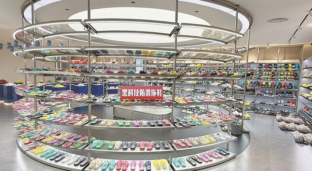 นวัตกรรมและการยกระดับห่วงโซ่อุตสาหกรรมพลิกโฉมการผลิตรองเท้าแตะของจีนอย่างไร