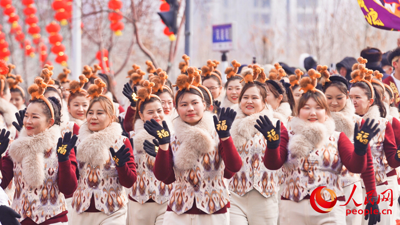 กิจกรรมประเพณีปีใหม่ของเมืองอูรุมชีทำให้ประชาชนได้สัมผัสเสน่ห์แห่งวัฒนธรรมดั้งเดิม