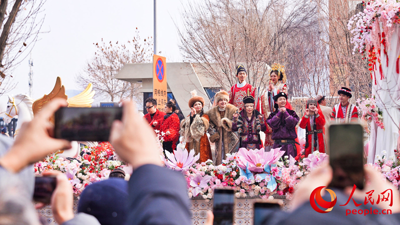 กิจกรรมประเพณีปีใหม่ของเมืองอูรุมชีทำให้ประชาชนได้สัมผัสเสน่ห์แห่งวัฒนธรรมดั้งเดิม