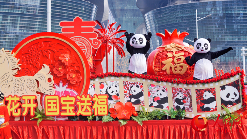 กิจกรรมประเพณีปีใหม่ของเมืองอูรุมชีทำให้ประชาชนได้สัมผัสเสน่ห์แห่งวัฒนธรรมดั้งเดิม