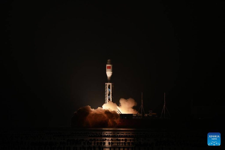 จรวด Smart Dragon-3 ของจีนปล่อยดาวเทียมจากกลางทะเล