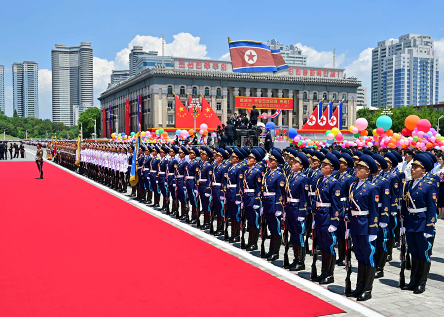 สี จิ้นผิง เดินทางถึงกรุงเปียงยาง เริ่มการเยือนสาธารณรัฐประชาธิปไตยประชาชนเกาหลีอย่างเป็นทางการ