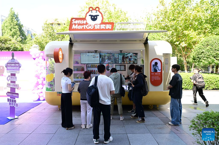 เหอเฝย มณฑลอันฮุย : เปิดร้านค้าให้หุ่นยนต์ทำหน้าที่ให้บริการในย่านการค้า